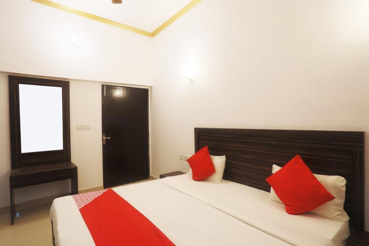Central Hotel Khajuraho Exterior photo